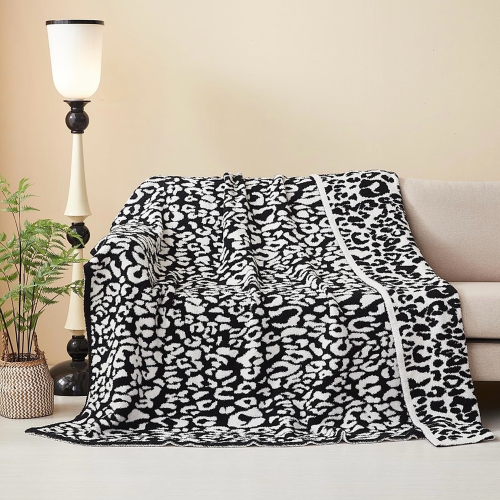 Ultra Soft, Black & White, Reversible Leopard Pattern, Microfiber Throw Blanket